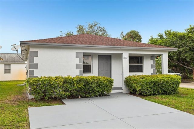 3 of 40 - 2221 Nw 24th Ct, Fort Lauderdale, FL