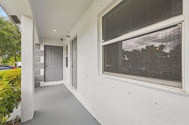 5 of 40 - 2221 Nw 24th Ct, Fort Lauderdale, FL