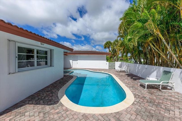 4 of 27 - 200 Se 11th St, Pompano Beach, FL