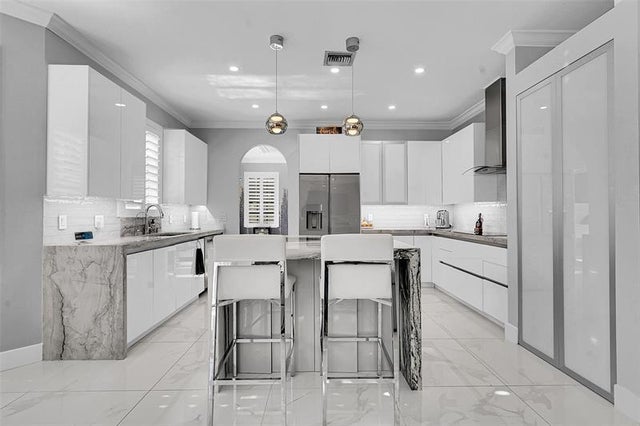 1 of 76 - 6400 Stonehurst Circle, Lake Worth, FL