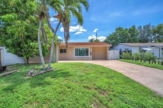 4 of 27 - 1121 N 66th Ter, Hollywood, FL