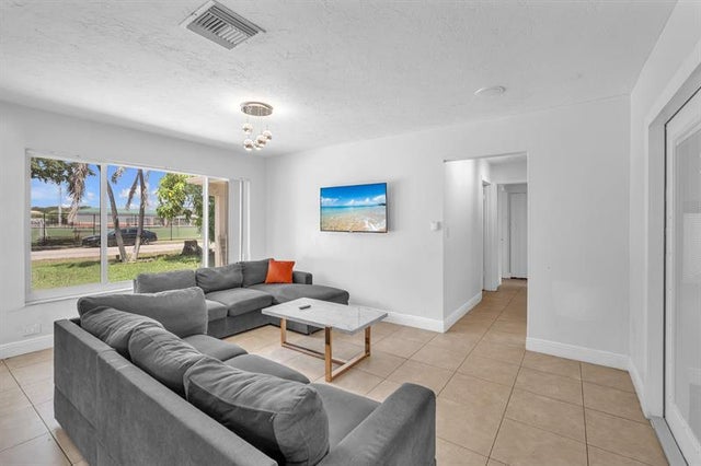 5 of 27 - 1121 N 66th Ter, Hollywood, FL