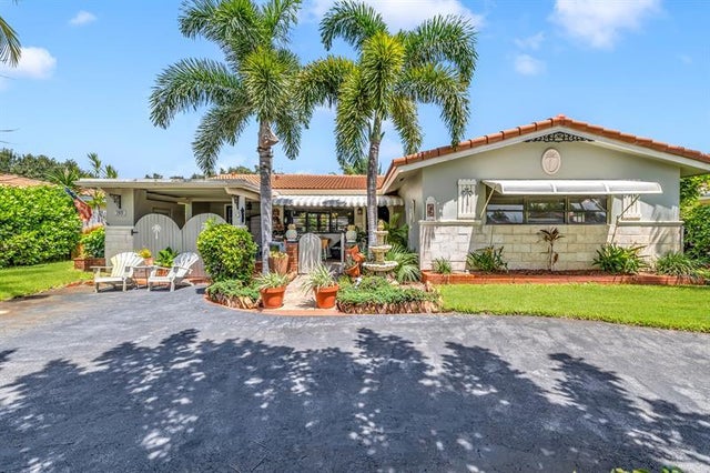 1 of 27 - 1931 Ne 27th St, Lighthouse Point, FL