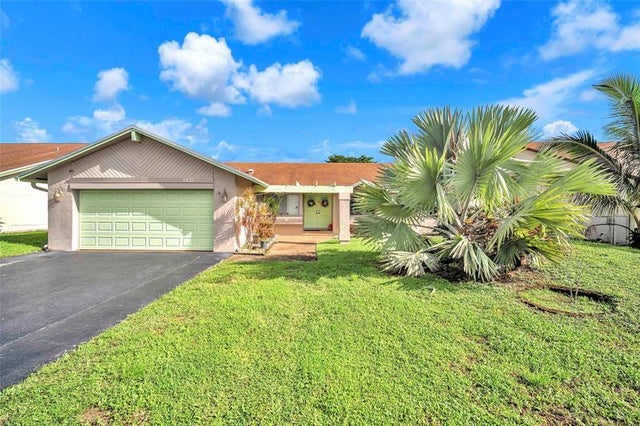 3 of 32 - 8621 Nw 46th Ct, Lauderhill, FL