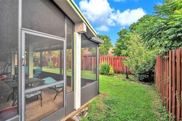 5 of 32 - 8621 Nw 46th Ct, Lauderhill, FL