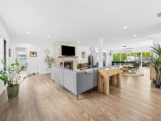 5 of 45 - 1711 Bayview Dr, Fort Lauderdale, FL
