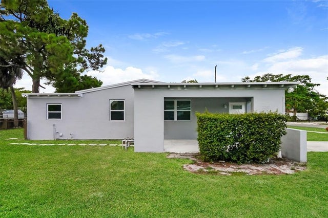 1 of 15 - 2230 Sw 5th St, Fort Lauderdale, FL