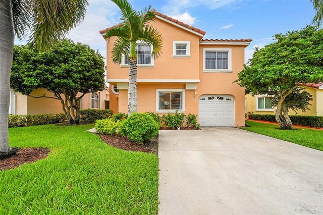 1 of 41 - 1046 Se 6th Ave, Dania, FL