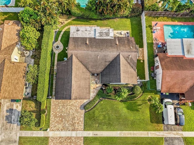 3 of 25 - 5215 Nw 27th Ct, Margate, FL