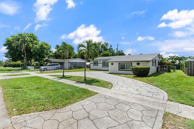 2 of 30 - 5920 Nw 14th Pl, Sunrise, FL