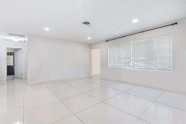 3 of 30 - 5920 Nw 14th Pl, Sunrise, FL