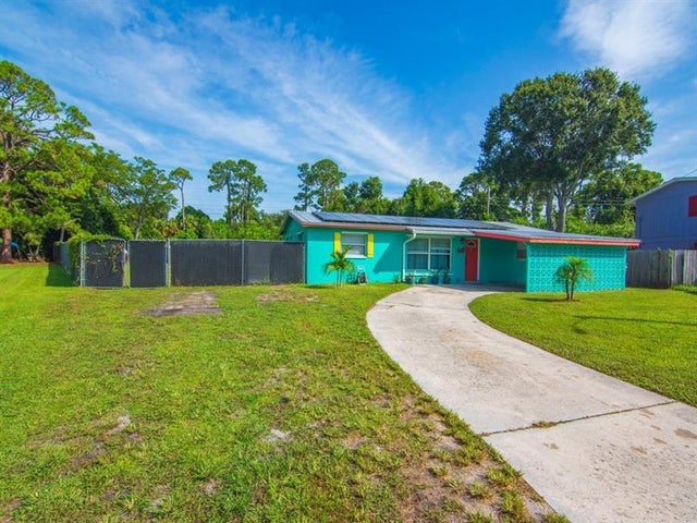 5 of 37 - 2464 1st Pl Sw, Vero Beach, FL