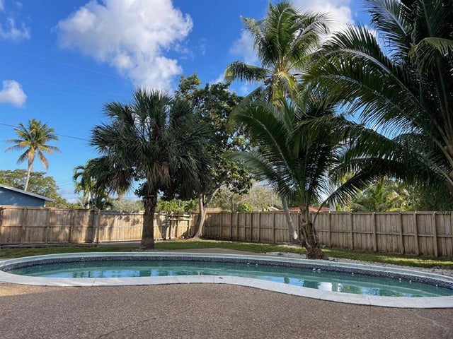 2 of 53 - 901 N 46th Ave, Hollywood, FL