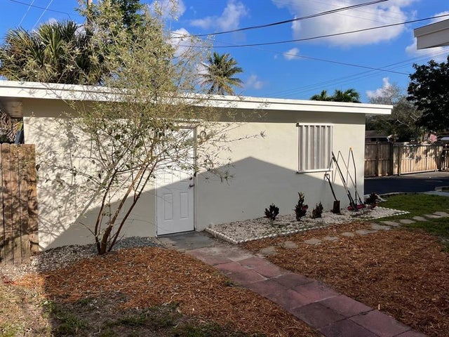 5 of 53 - 901 N 46th Ave, Hollywood, FL
