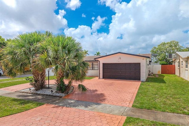 3 of 52 - 5400 W Park Rd, Hollywood, FL