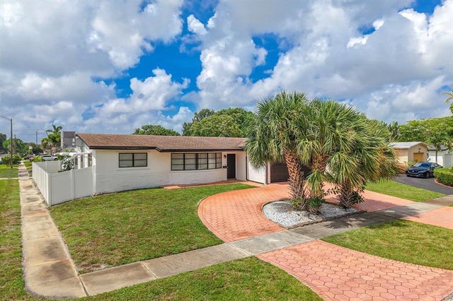 4 of 52 - 5400 W Park Rd, Hollywood, FL