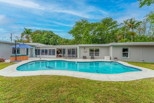 1 of 60 - 5541 W Broward Blvd, Plantation, FL