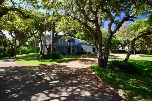 1 of 40 - 902 Holoma Dr, Vero Beach, FL