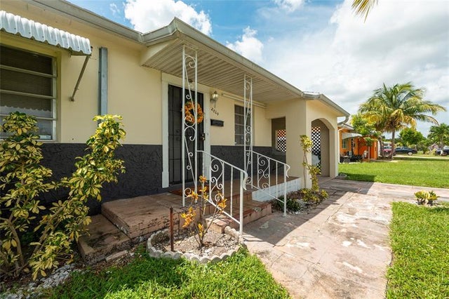 2 of 25 - 2820 Fletcher St, Hollywood, FL