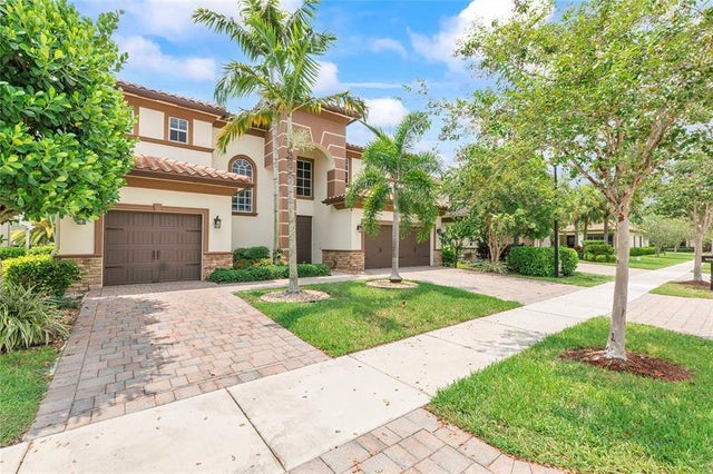 2 of 60 - 9860 Lakeview Ln, Parkland, FL