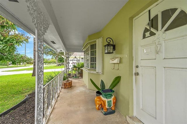 3 of 51 - 240 El Dorado Pkwy, Plantation, FL