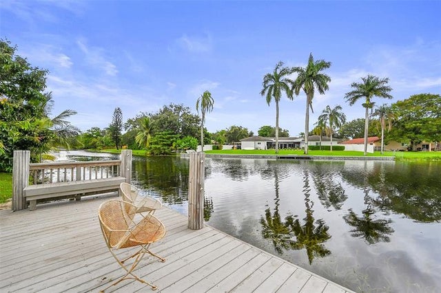 5 of 51 - 240 El Dorado Pkwy, Plantation, FL