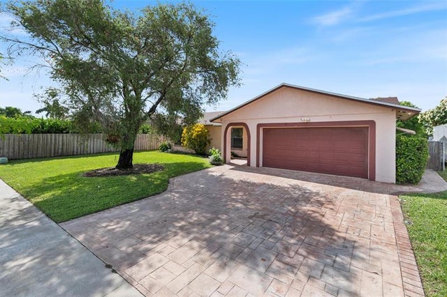 2 of 27 - 12520 Sw 10th Ct, Davie, FL