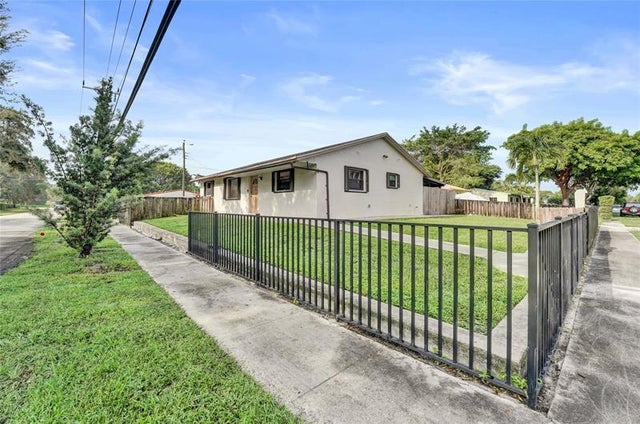 1 of 48 - 7400 Raleigh St, Hollywood, FL