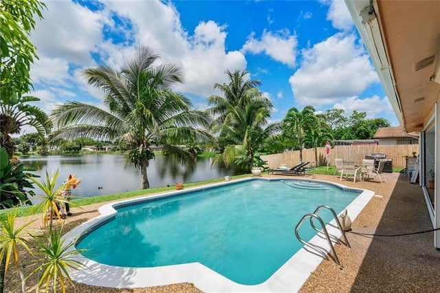 3 of 39 - 7940 Nw 8th St, Margate, FL