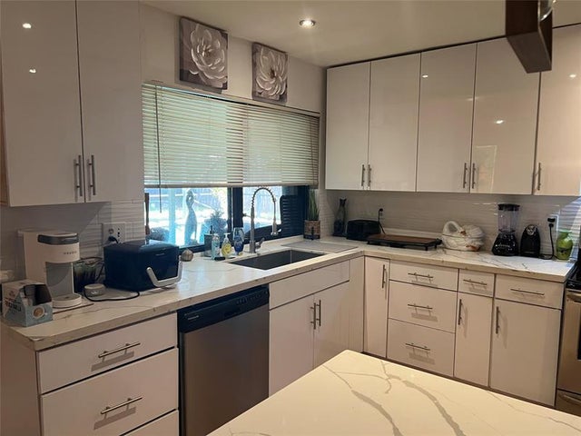 2 of 25 - 564 Nw 113th Ter, Coral Springs, FL