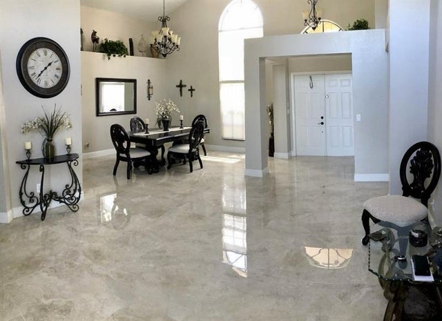 4 of 11 - 8975 Southern Orchard Rd, Davie, FL