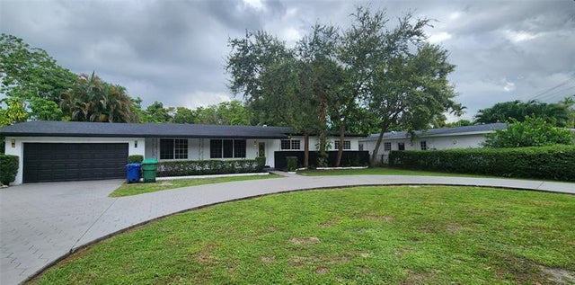 3 of 31 - 14715 N Spur Dr, Miami, FL