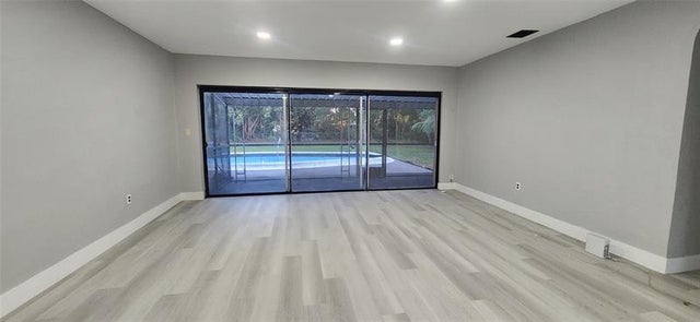 4 of 31 - 14715 N Spur Dr, Miami, FL