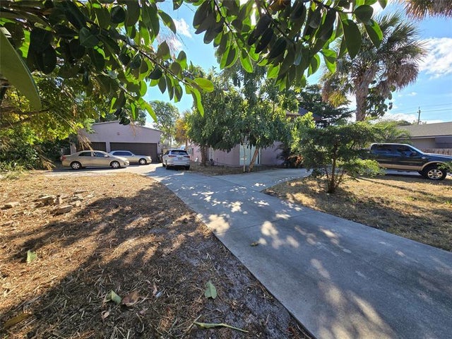 2 of 11 - 1243 17th Ave N, Lake Worth, FL