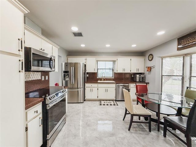 2 of 45 - 1450 Lakeview Cir, Coral Springs, FL