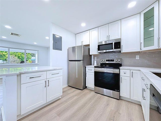 4 of 17 - 12 Sw 13th St, Deerfield Beach, FL