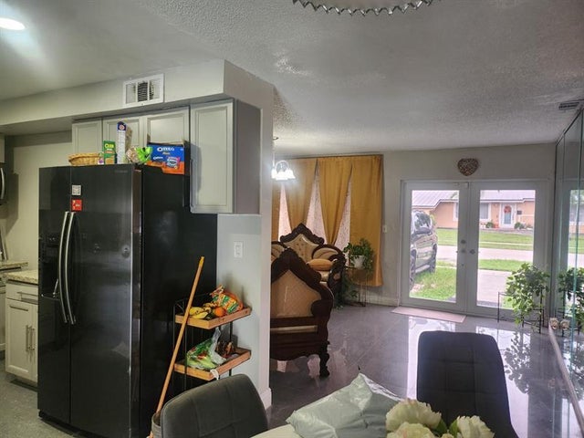4 of 13 - 640 Sw 68th Ter, Pembroke Pines, FL