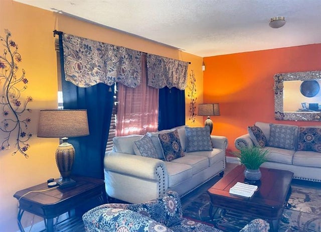 2 of 4 - 4521 Nw 6th St, Plantation, FL