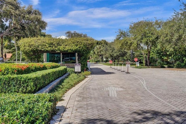 3 of 36 - 6 Tahoe Ln, Sea Ranch Lakes, FL