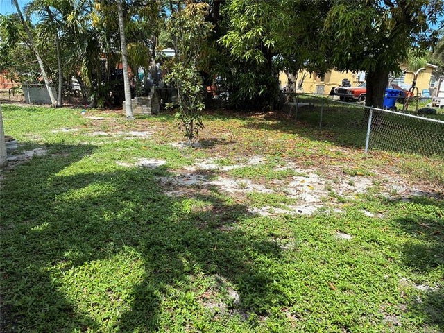 1 of 5 - 721 Nw 18th St, Pompano Beach, FL