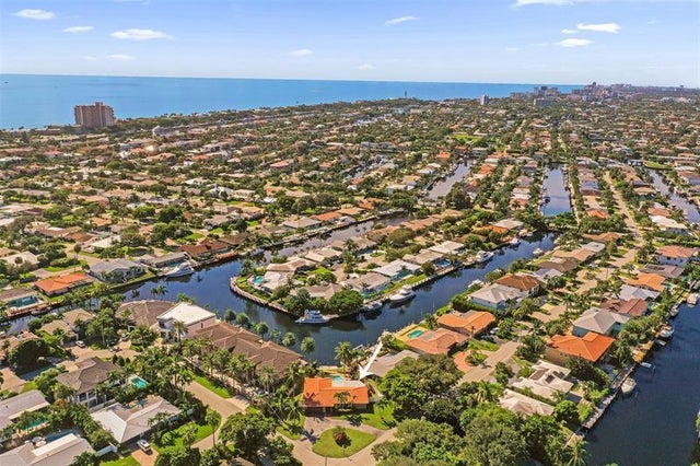 2 of 34 - 4060 Ne 26th Ave, Lighthouse Point, FL
