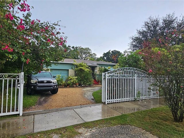 4 of 28 - 13025 Nw 1st Ct, Miami, FL