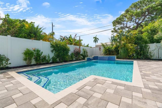 1 of 61 - 364 Nw 48th Ct, Oakland Park, FL