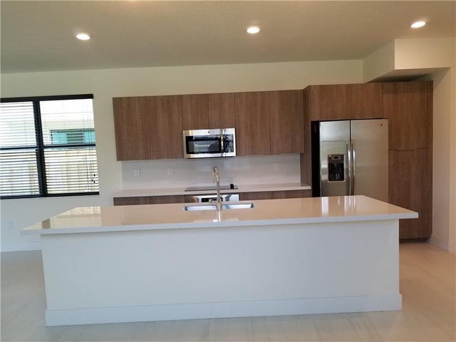 3 of 28 - 7669 Nw 103rd Pl, Doral, FL