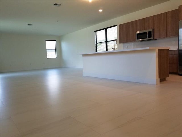 4 of 28 - 7669 Nw 103rd Pl, Doral, FL