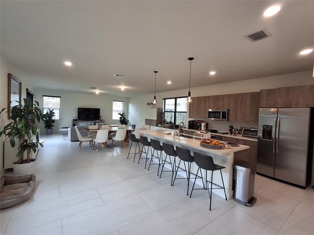 4 of 31 - 7669 Nw 103rd Pl, Doral, FL