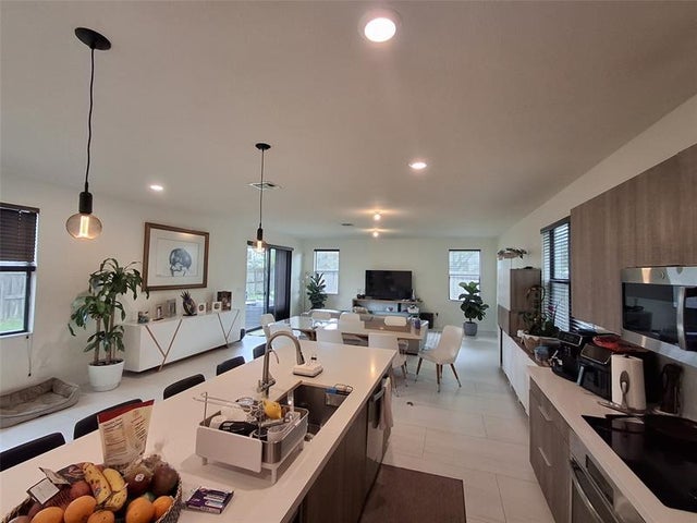 5 of 31 - 7669 Nw 103rd Pl, Doral, FL