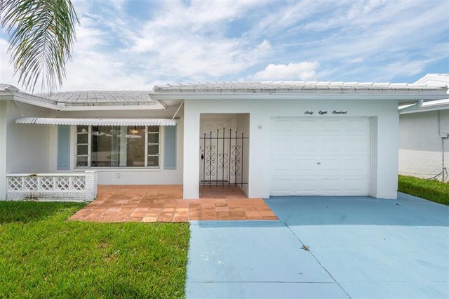 4 of 37 - 6800 Nw 74th Pl, Tamarac, FL