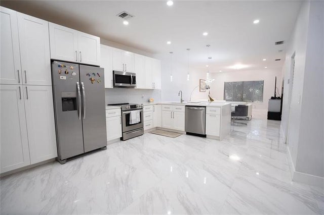 2 of 21 - 4723 Sw 12th Pl, Deerfield Beach, FL