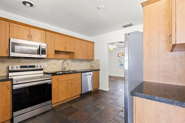 1 of 25 - 411 Ne 45th St, Oakland Park, FL